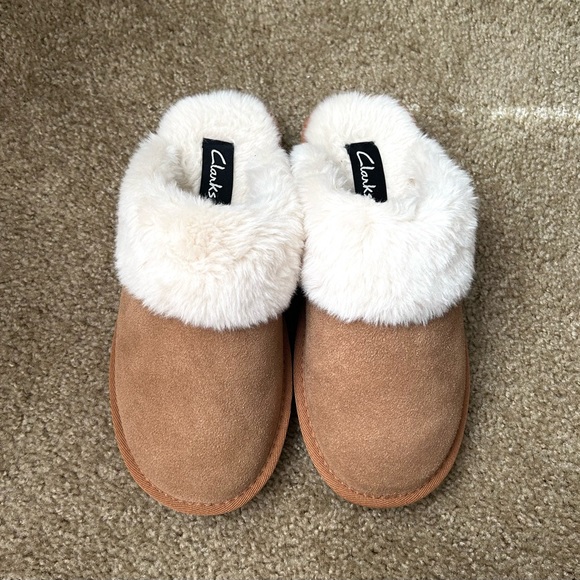 Clarks Shoes - CLARKS  Women's Sheepskin Slippers size 7 NWOT FINAL PRICE ♥️♥️♥️
